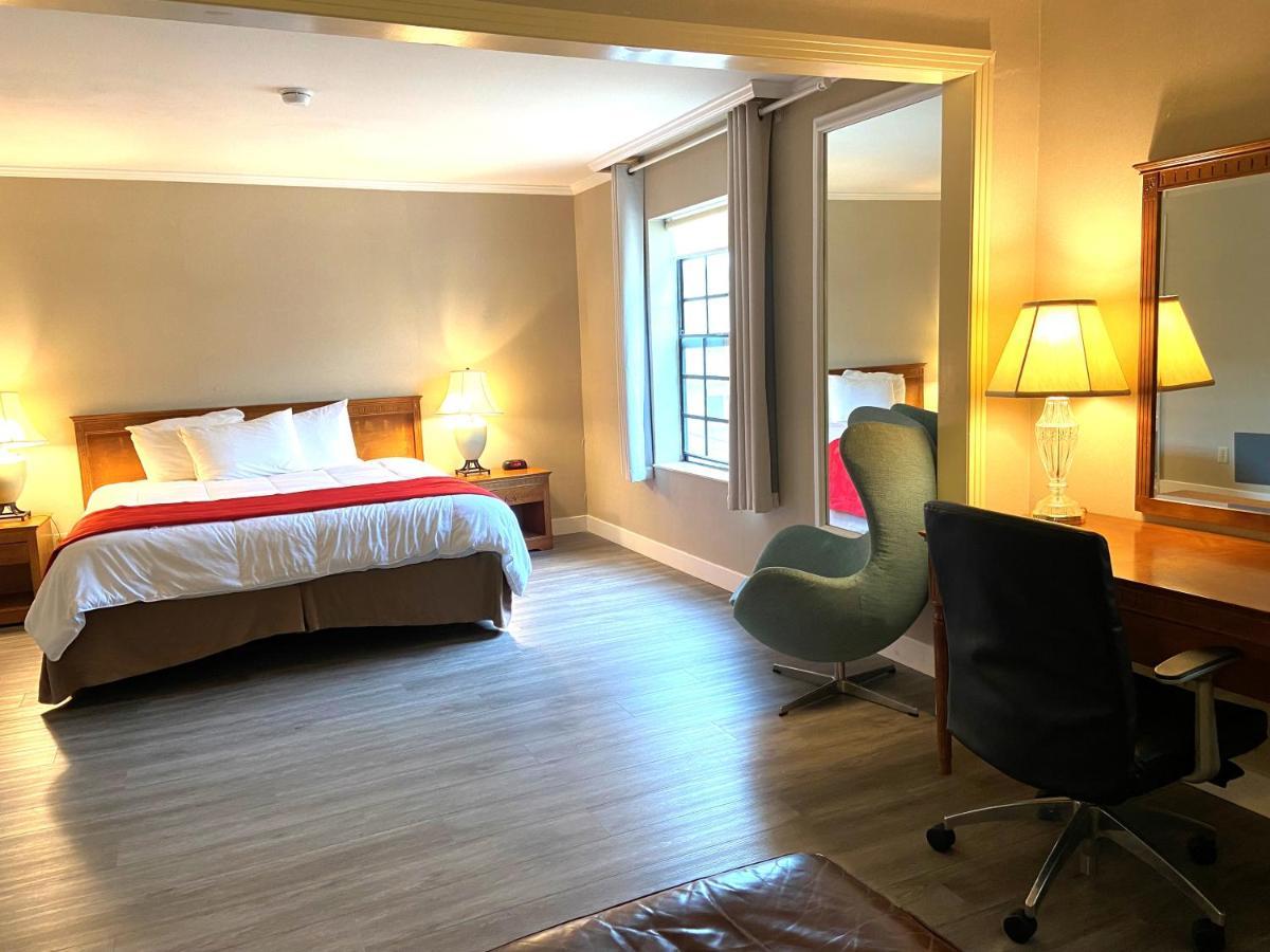 King Studio Suite