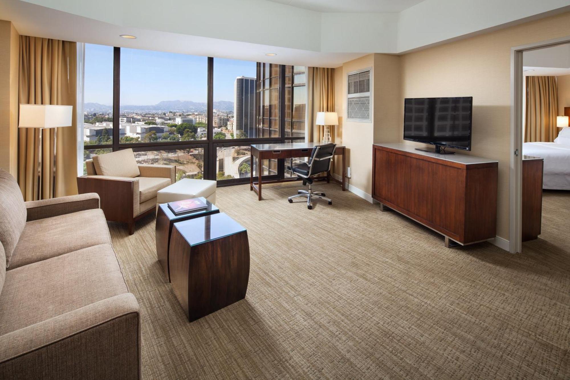 1 Bedroom Suite 1 King City view Green Tower,1706072552:JPEG