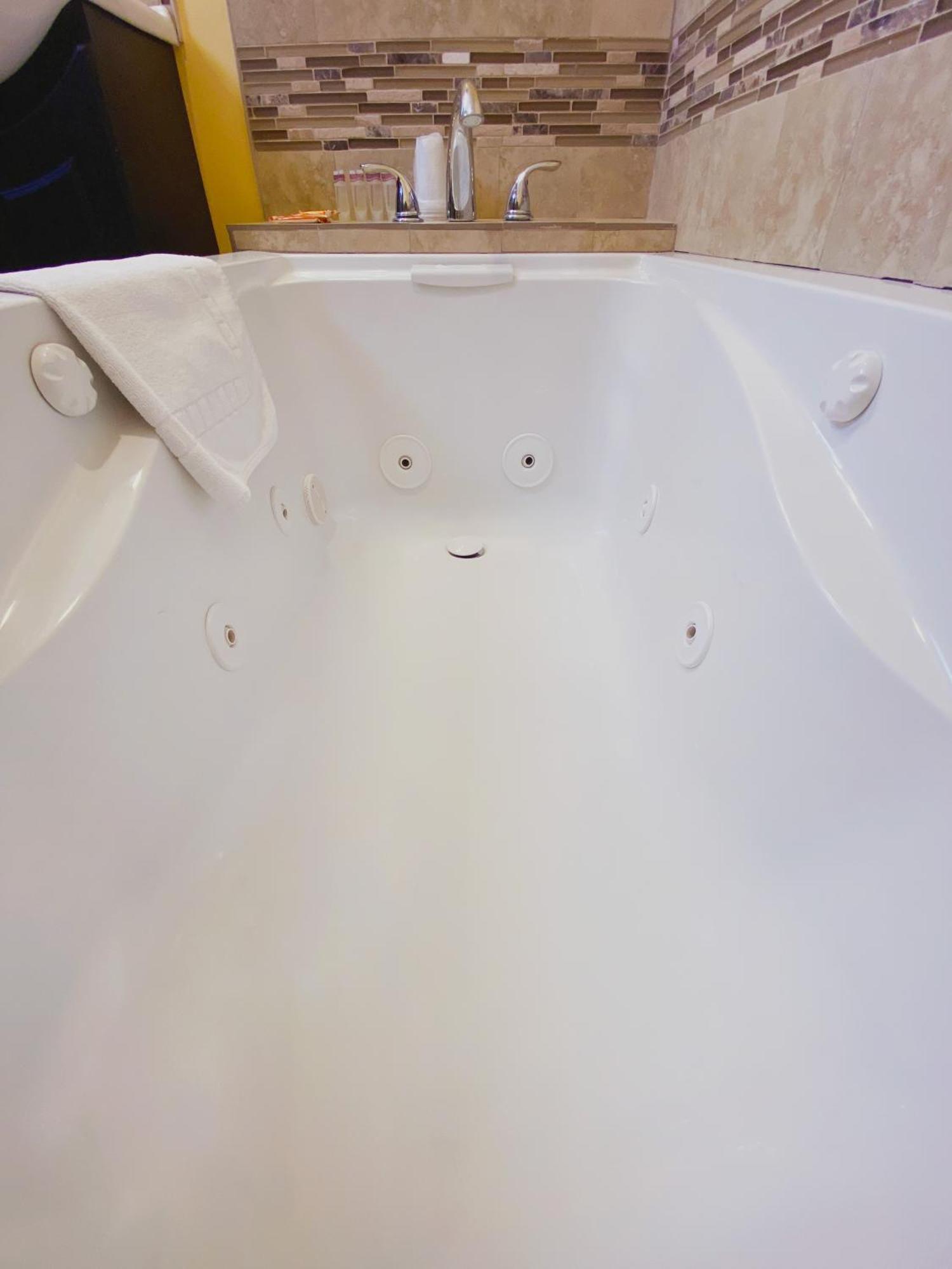 Deluxe Suite with Spa Bath