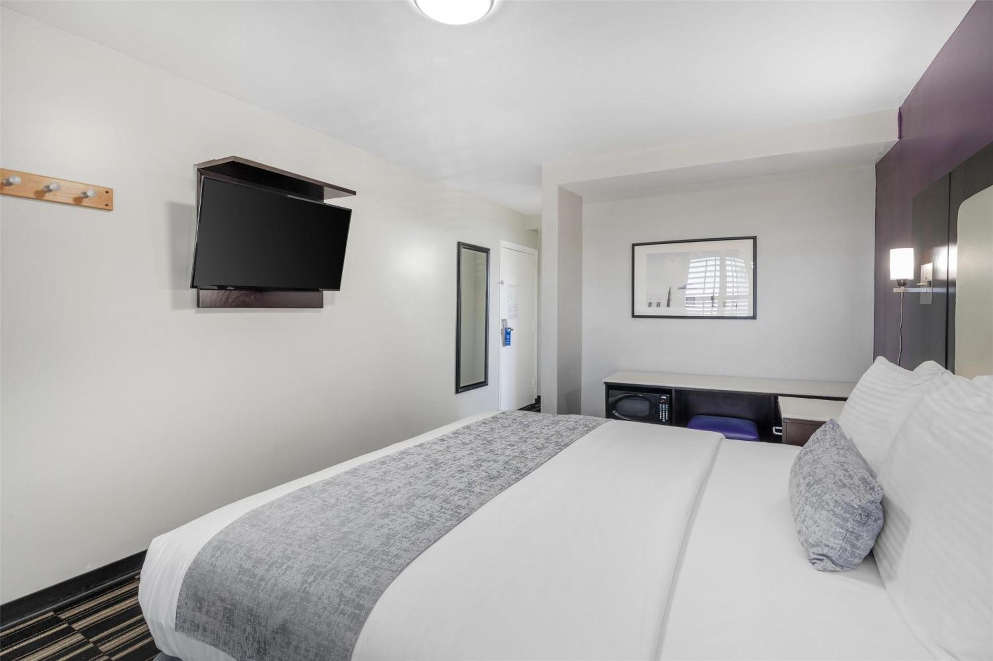 King Room - Non-Smoking