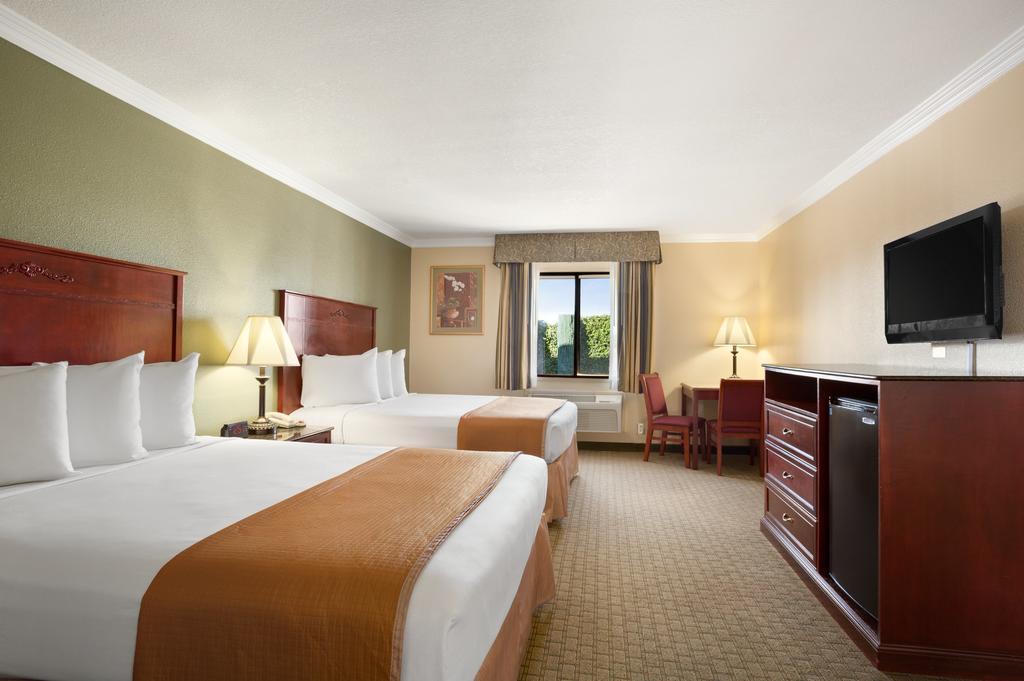 Queen Room with Two Queen Beds - Non-Smoking