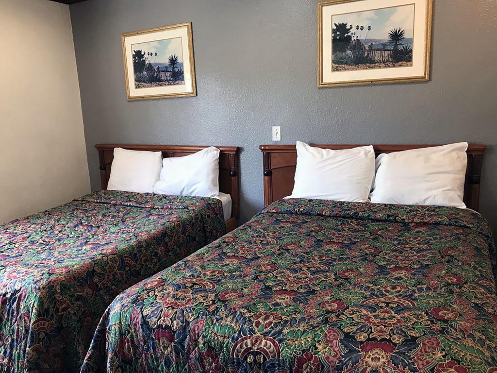 Queen Room with Two Queen Beds - Smoking