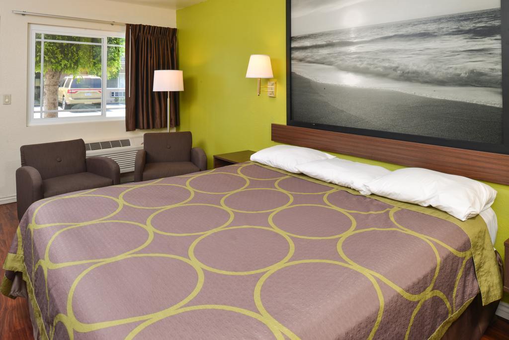 Double Room with Two Double Beds - Non-Smoking