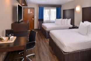 Deluxe Queen Room with Two Queen Beds - Non-Smoking