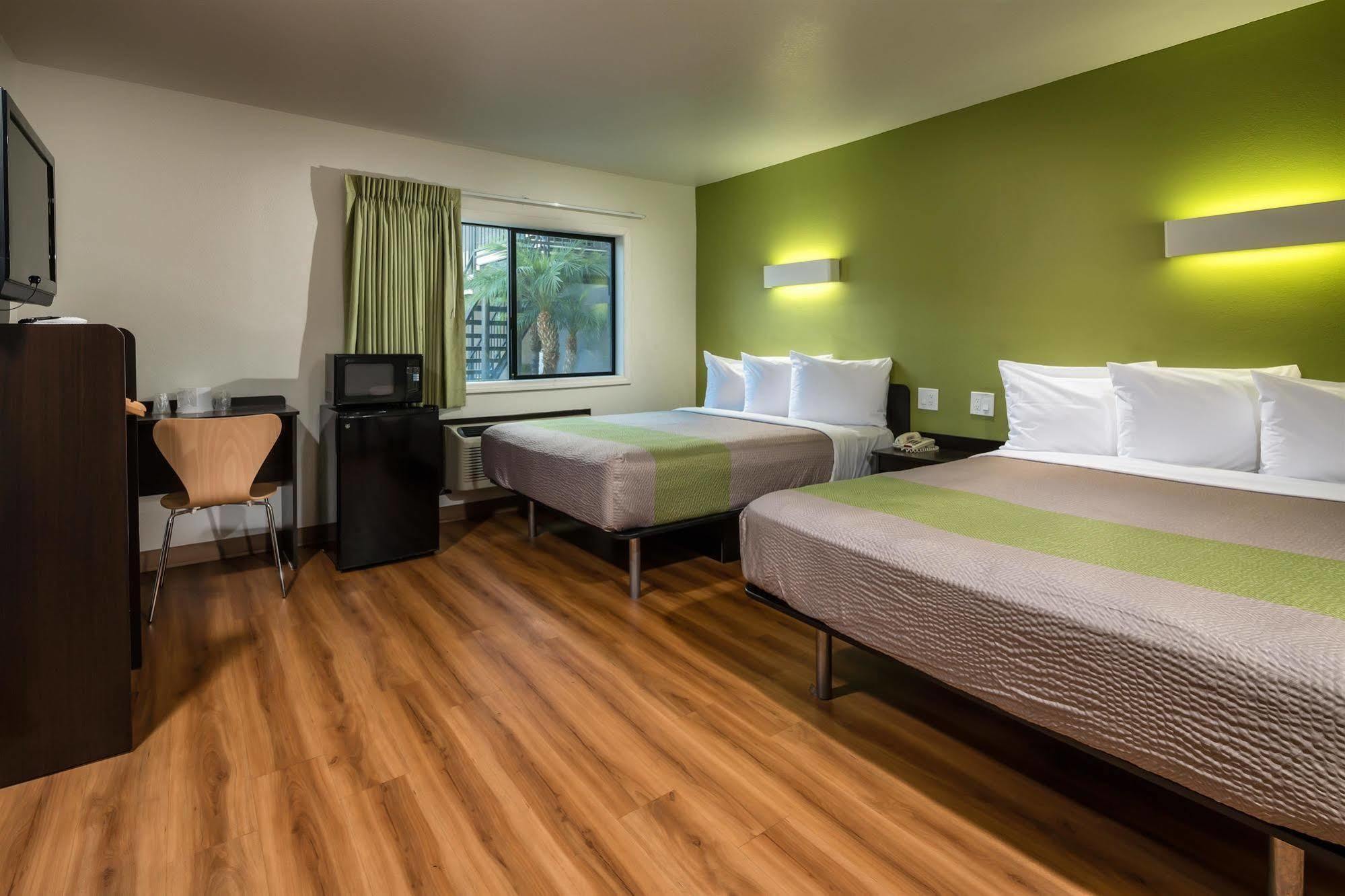 Deluxe Queen Room with Two Queen Beds - Non-Smoking