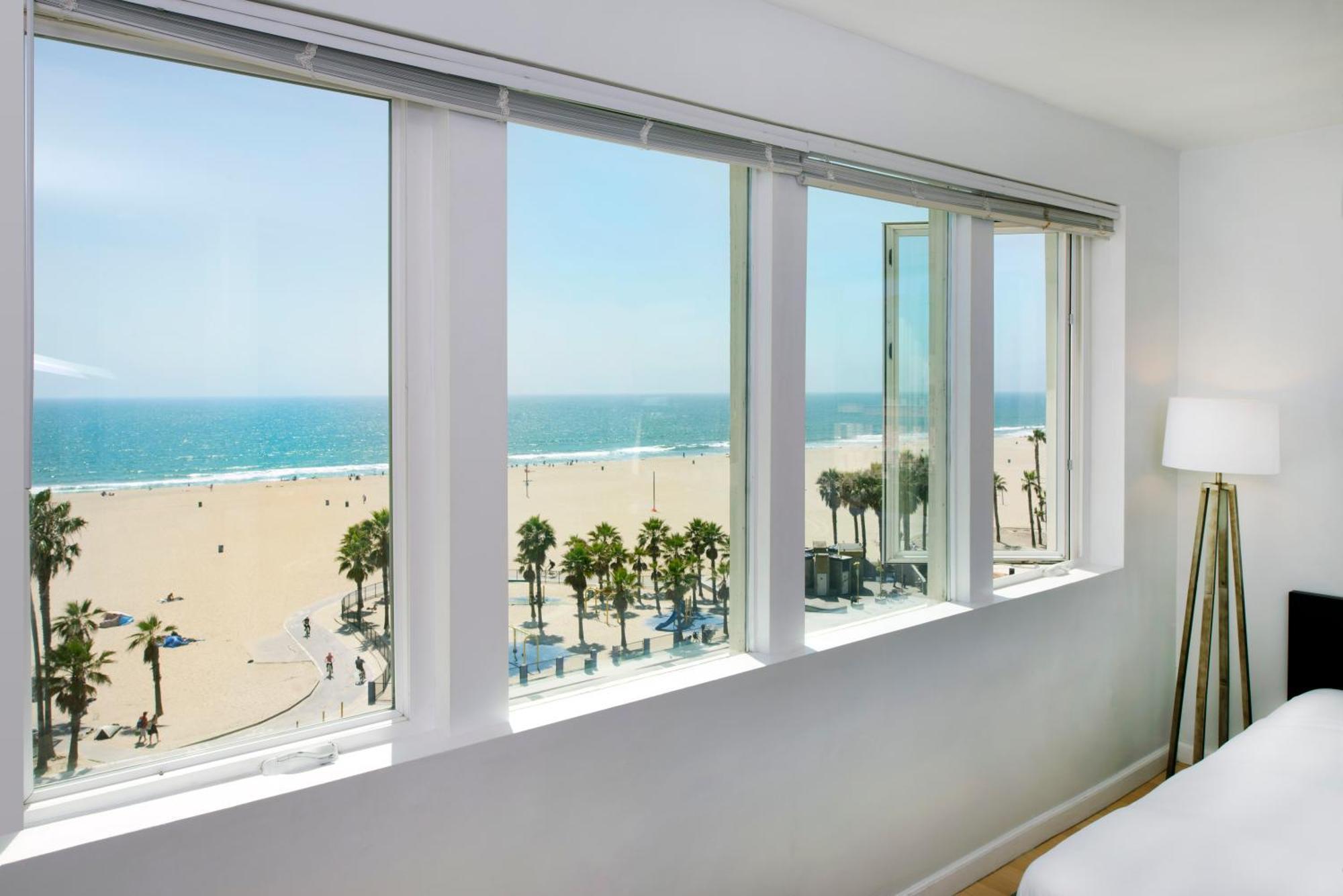 Oceanfront Studio,757799617:JPEG