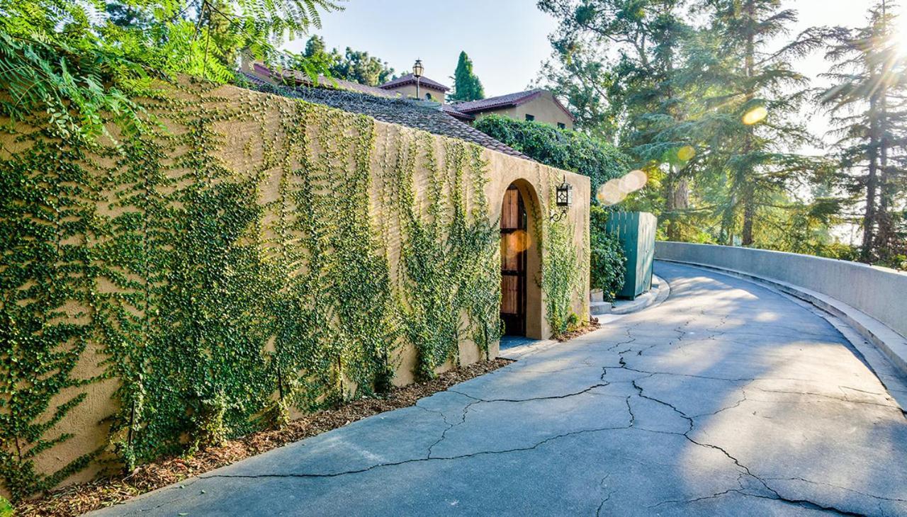 Bungalow with Patio