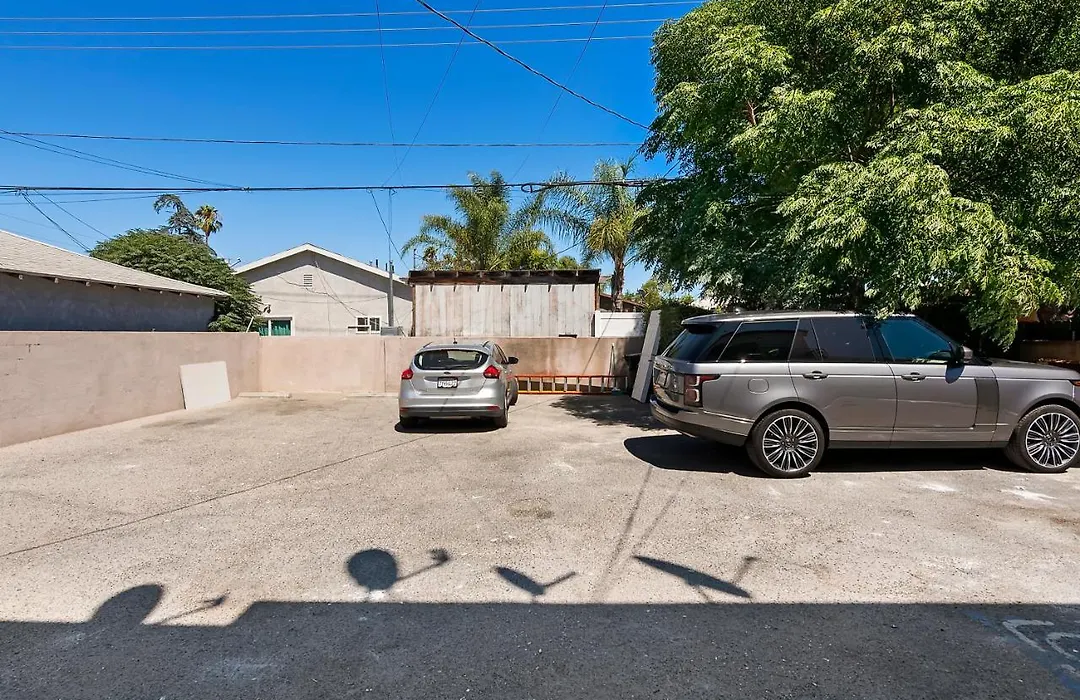 3/2 With Private Master Bedroom En Suite, King Bed, Private Bathroom,Tv-1