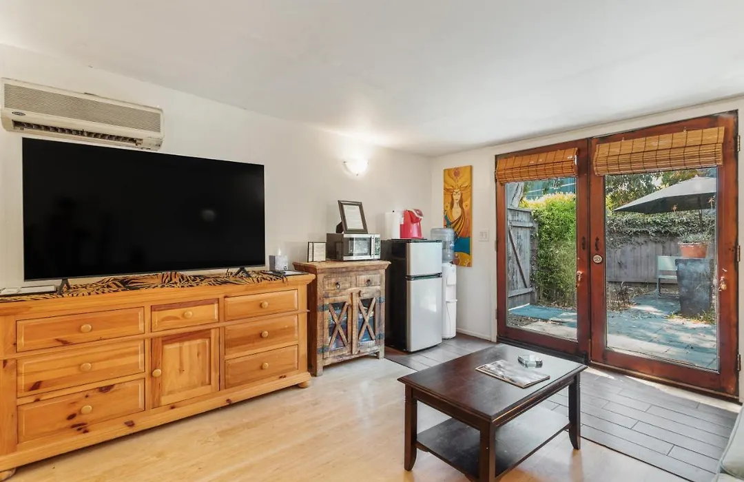 Private Studio City Guest House-1