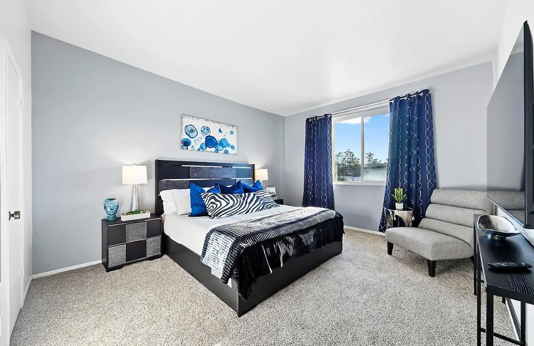 Beverly Hills Penthouse 2 Bedroom Apt With Parking 407-1