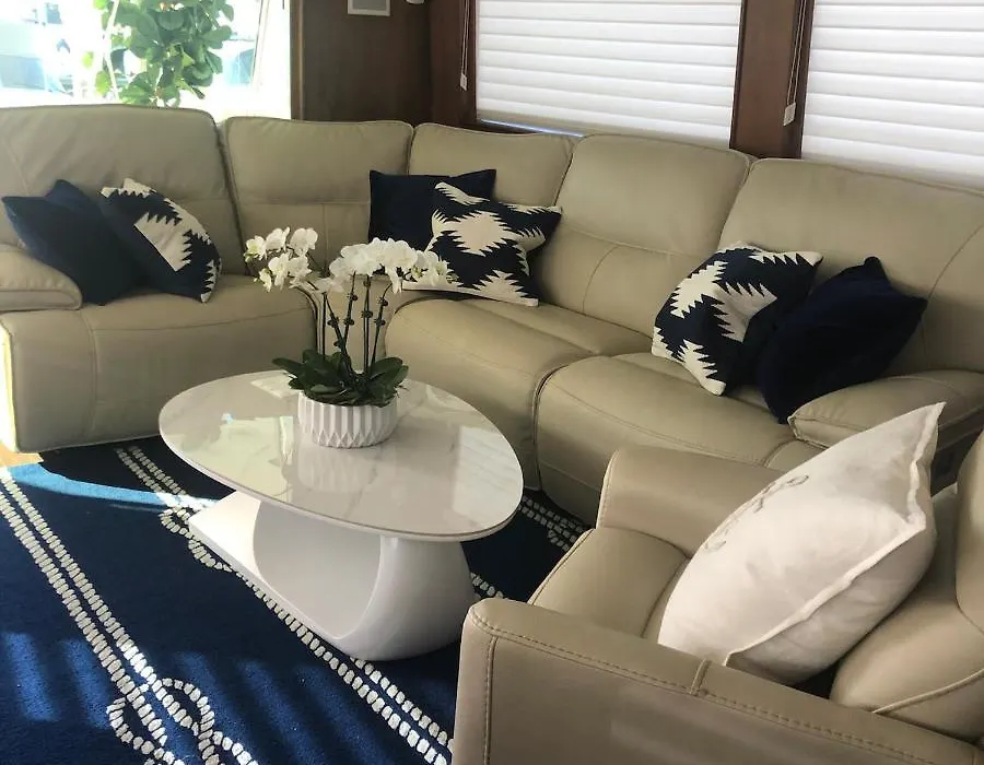 Luxury Afloat Yacht Paradise 3 Bedrooms 3Bath 5 Beds With Full Marina View-1
