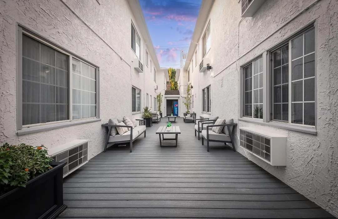 Wilshire Crest Hotel-1