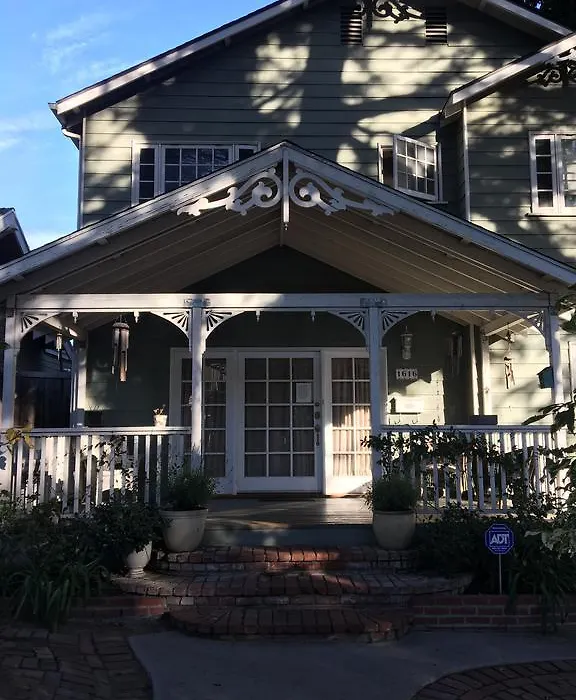 Elaine'S Hollywood Bed & Breakfast-1