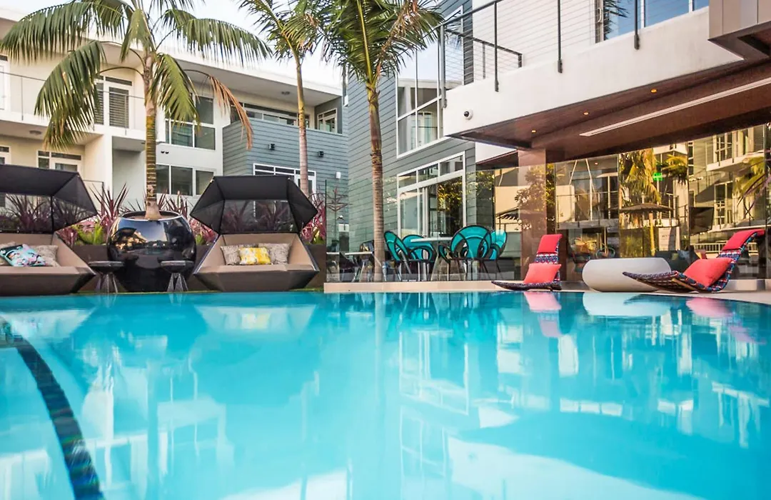 Fairfax District Chic City Oasis 2 Bedroom Apt With Den 136-1