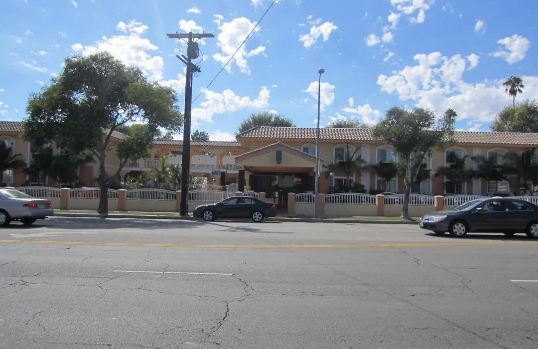 Starlight Inn Canoga Park-1