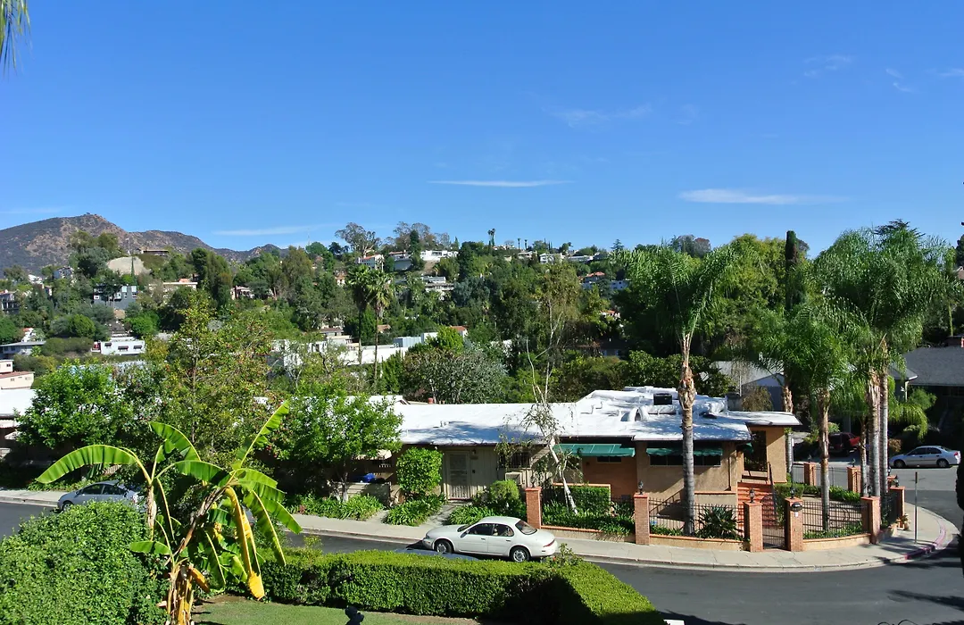Bed And Breakfast In Hollywood Hills-1