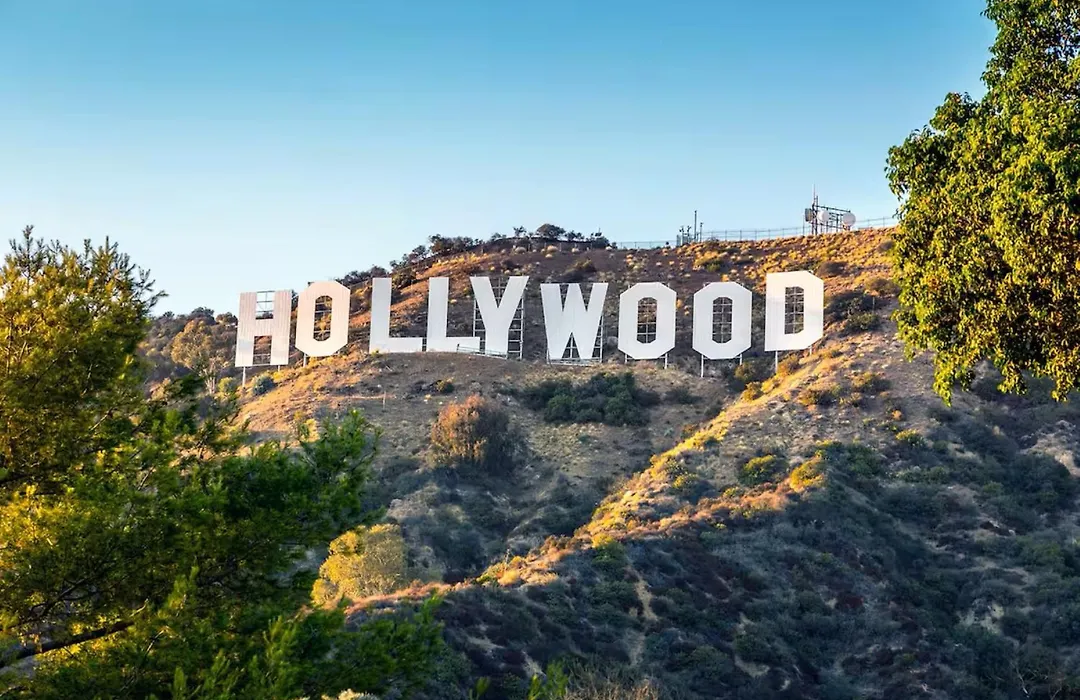 Hollywood Panoramic Views, Pool, Gym & Free Parking!-1