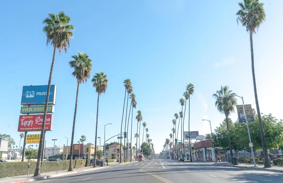 Cozy Hollywood Get Away-1
