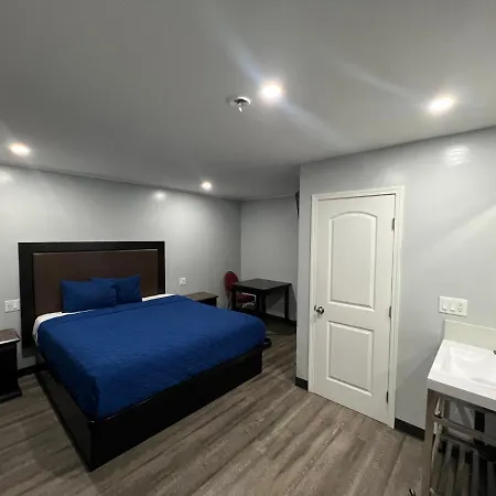 Pine Tree Inn-3