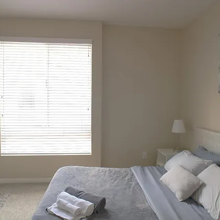 Private Bedroom And Bathroom In Shared 2 Bedroom Apartment In Venice - Pool - Hot Tub & Gym-2