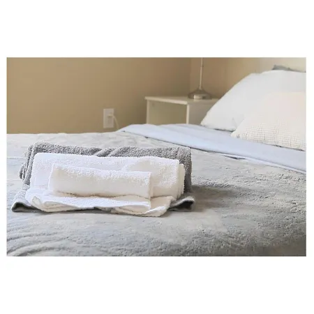 Private Bedroom And Bathroom In Shared 2 Bedroom Apartment In Venice - Pool - Hot Tub & Gym-3