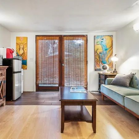 Private Studio City Guest House-2