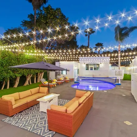 Studio City Contemporary Villa With Pool Sleeps 10 Los Angeles