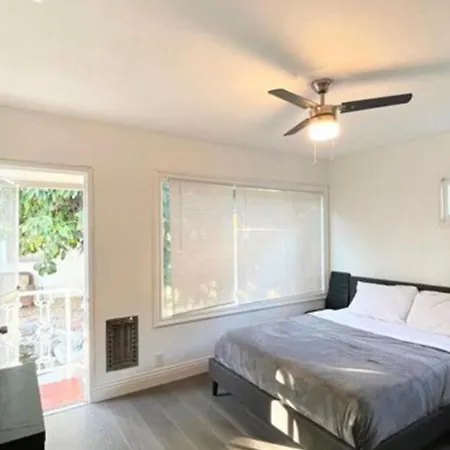 Sunset Strip Bed & Breakfast-3