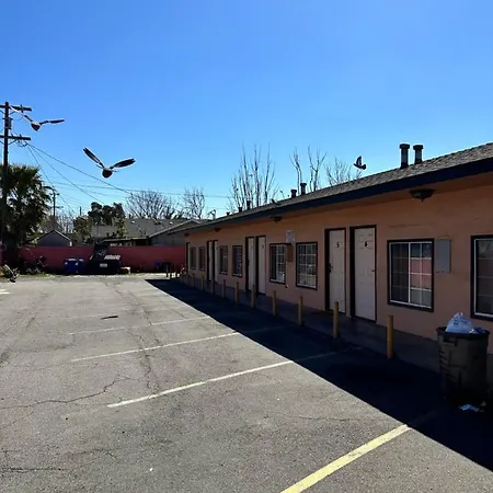 Notel Motel-2