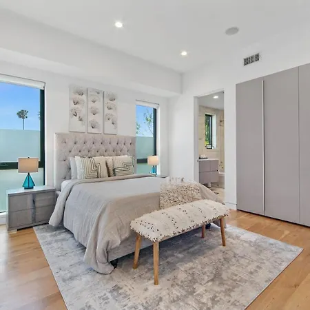 West Hollywood Modern Luxury 5 Bedroom Villa Sleeps 10-2