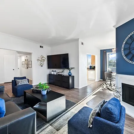 Beverly Hills Penthouse 2 Bedroom Apt With Parking 407-3