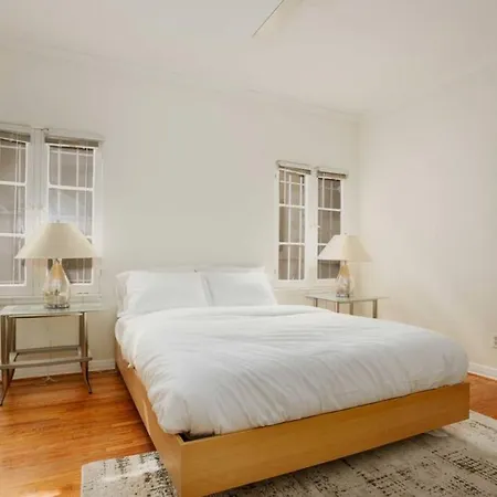 Spacious Apartment In The Heart Beverly Hills 3-3