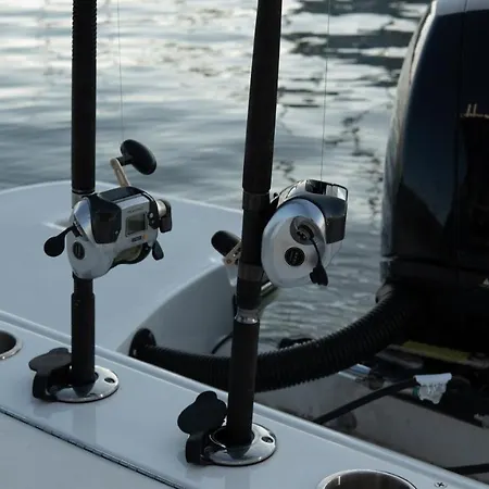 Luxury Afloat Yacht Paradise 3 Bedrooms 3Bath 5 Beds With Full Marina View-2