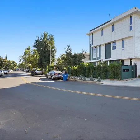 Eye-Opening And Ultra-Secure Luxury Hollywood Condo-2