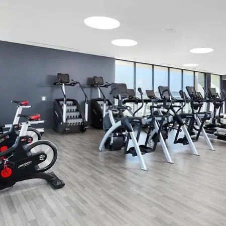 Hollywood Panoramic Views, Pool, Gym & Free Parking!-3