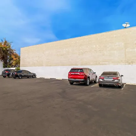 Rodeway Inn & Suites North Hollywood Burbank Airport - Universal Area-2