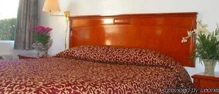Rose Bowl Motel-2