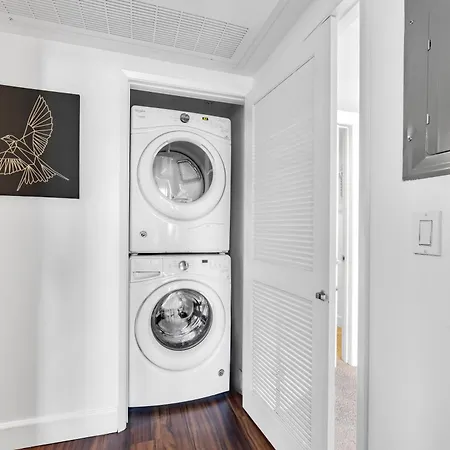 Modern Luxury 2 Bed With Panoramic City Views In Downtown La-3