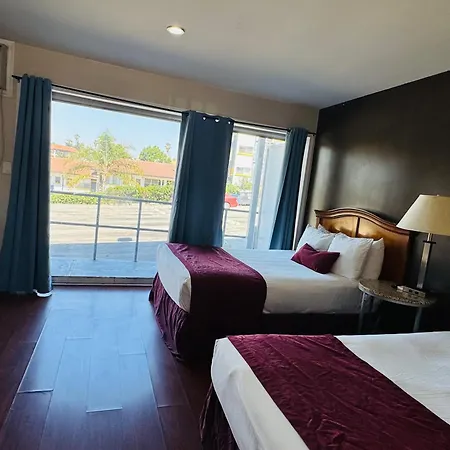 Holiday Lodge-3