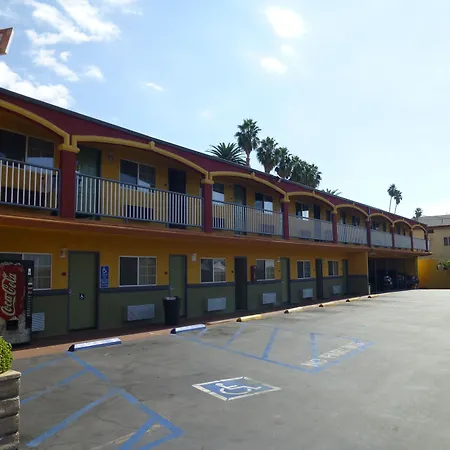 Economy Inn Hollywood-3