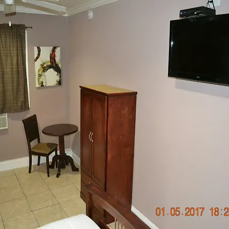 Monterey Inn Hotel Dream Suites-2