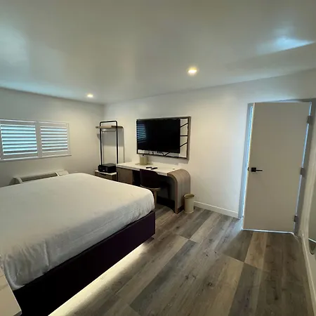 Hotel Rudra - Hollywood-2