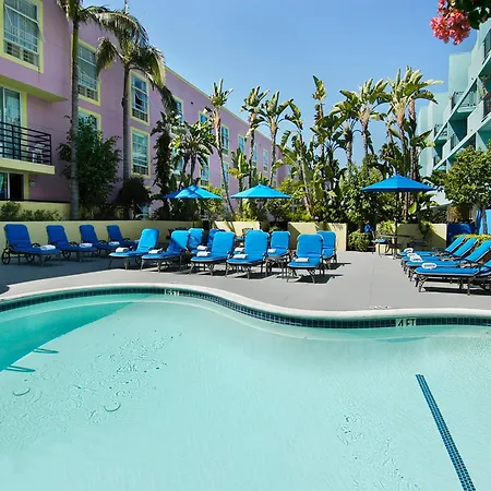 Ramada Plaza By Wyndham West Hollywood Hotel & Suites-2