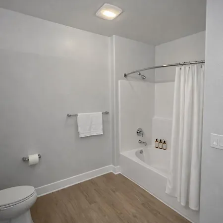 Luxury 2 Bedrooms 2 Bathrooms With Pool And Gym-3