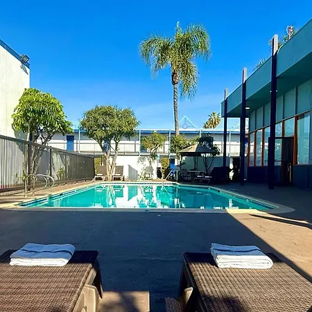 Days Inn By Wyndham Los Angeles Lax Airport Stadium Area-2