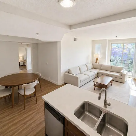 Spacious 2 Bedroom 2 Bathroom In Gated Community-2