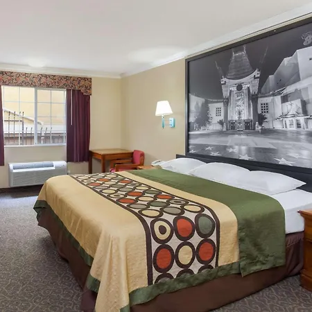 Super 8 By Wyndham Los Angeles Downtown-2