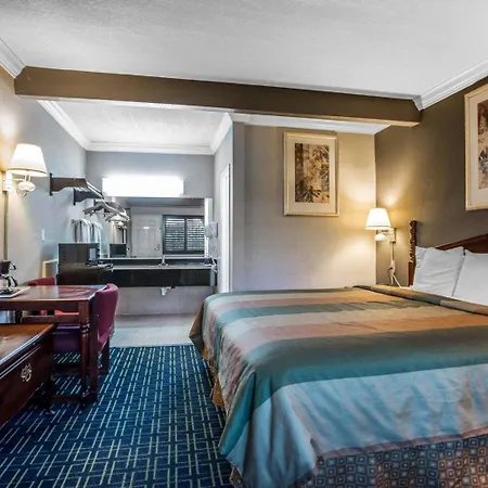 Rodeway Inn Hollywood-2